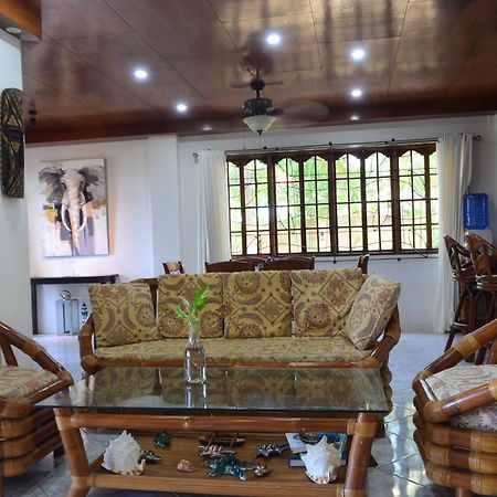 Private Beachfront Accommodation With Ocean View And Direct Reef Access Moalboal Esterno foto