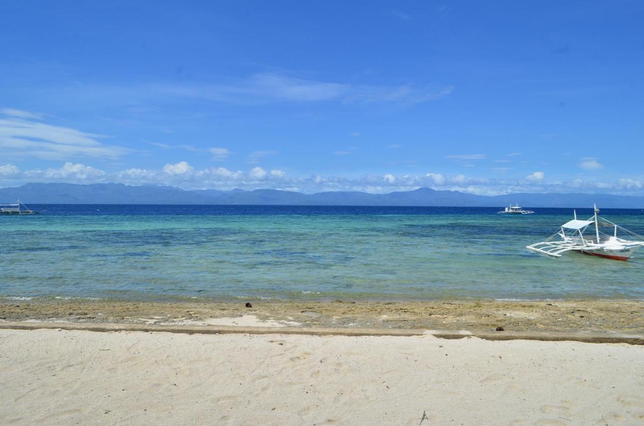 Private Beachfront Accommodation With Ocean View And Direct Reef Access Moalboal Esterno foto