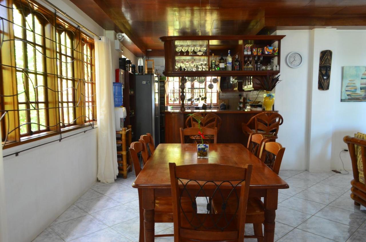 Private Beachfront Accommodation With Ocean View And Direct Reef Access Moalboal Esterno foto